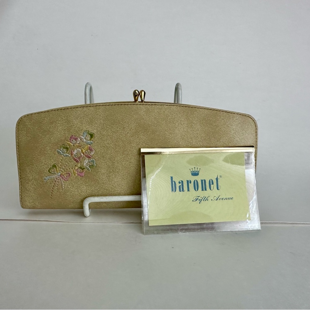 Vintage Baronet Fifth Avenue Embroidered Tan Wallet Clutch w OG Accessories